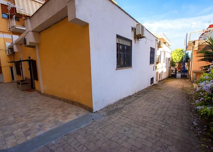 Domus Lui Πανσιόν 3*